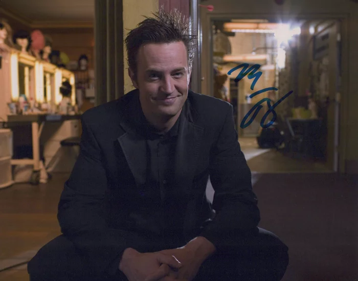Matthew Perry autograph