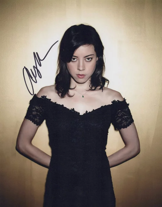 Aubrey Plaza autograph