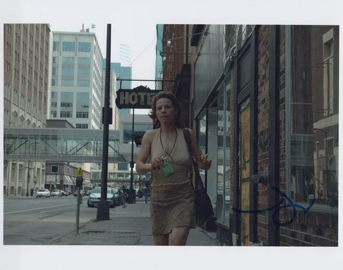 Lili Taylor autograph