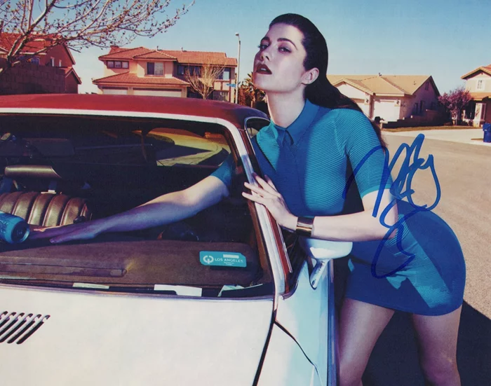 Mary Elizabeth Winstead autograph