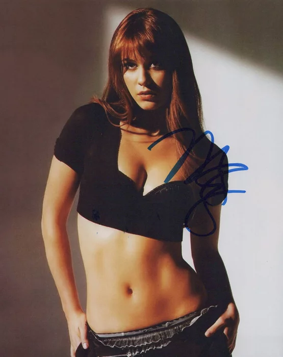 Mary Elizabeth Winstead autograph