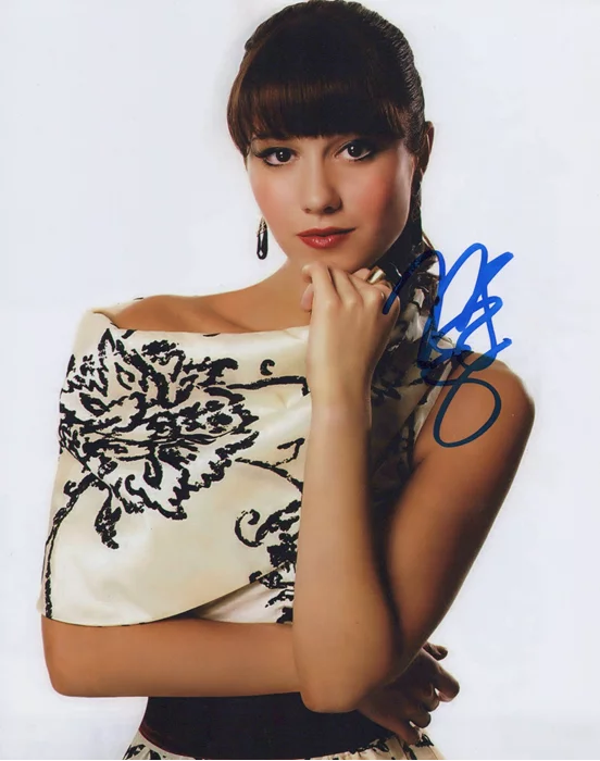 Mary Elizabeth Winstead autograph
