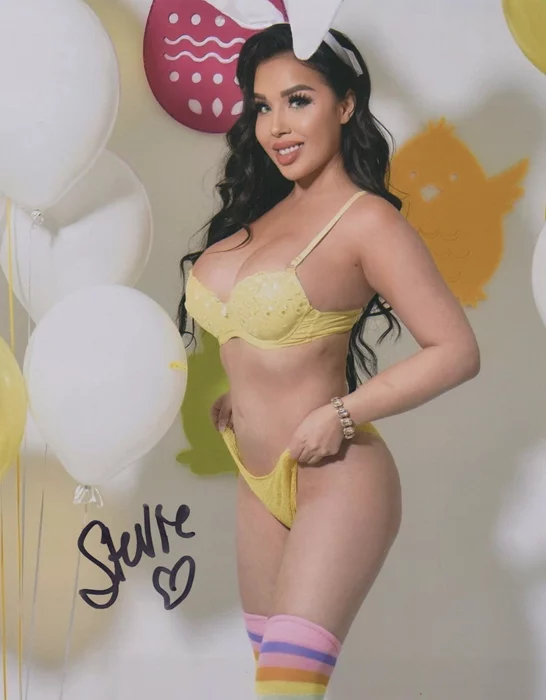 Stevie Rachel autograph