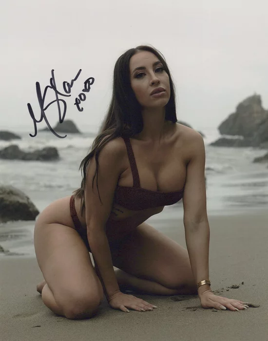 Melissa Stratton autograph