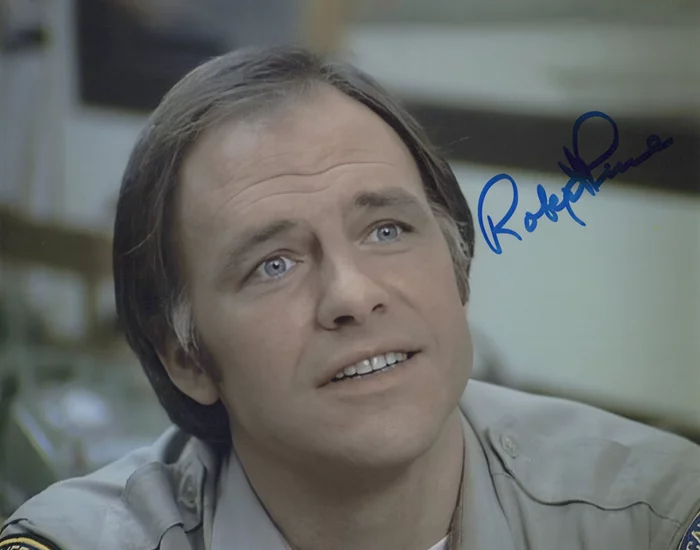 Robert Pine autograph