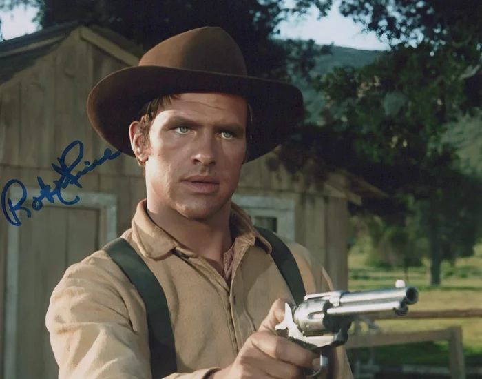 Robert Pine autograph