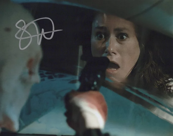Sarah Voigt autograph