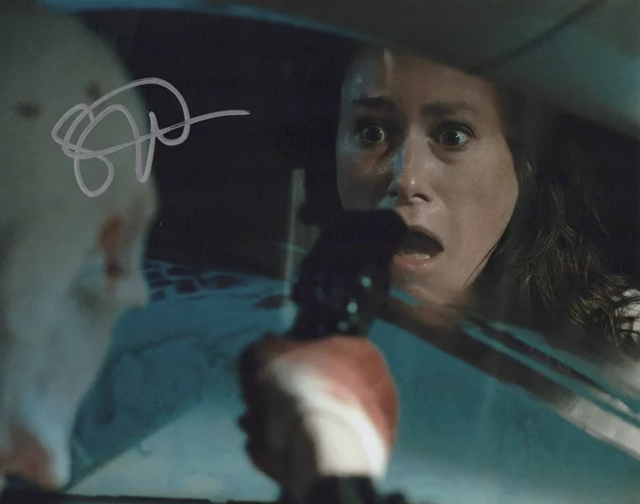 Sarah Voigt autograph