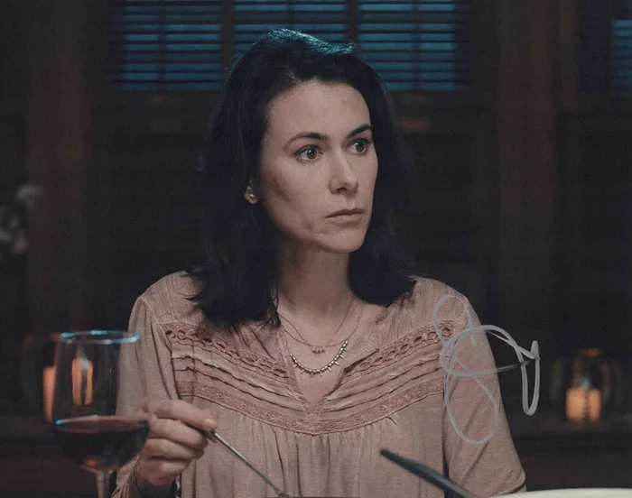 Sarah Voigt autograph