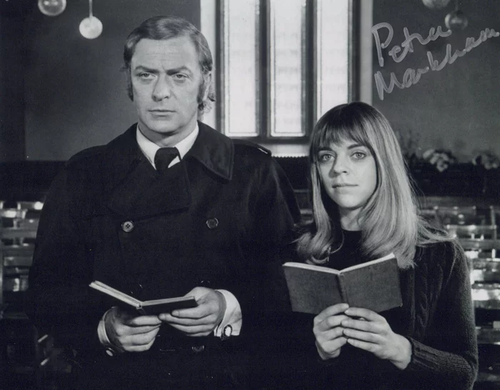 Petra Markham autograph