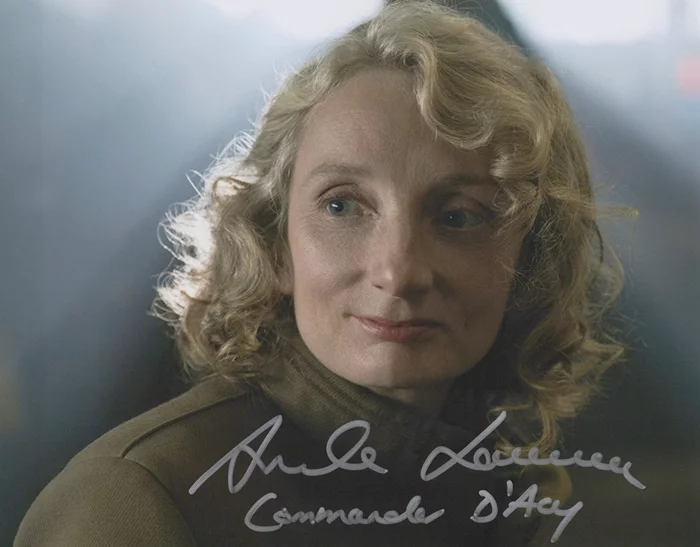 Amanda Lawrence autograph
