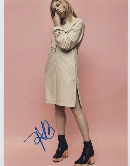 Haley Bennett autograph