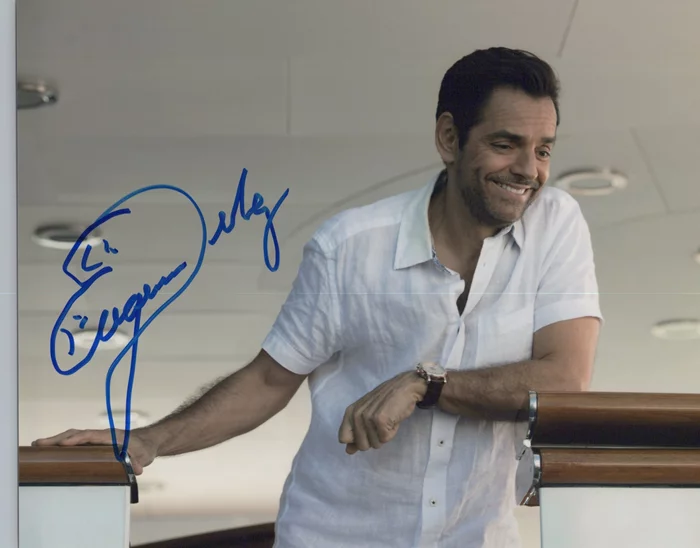 Eugenio Derbez autograph