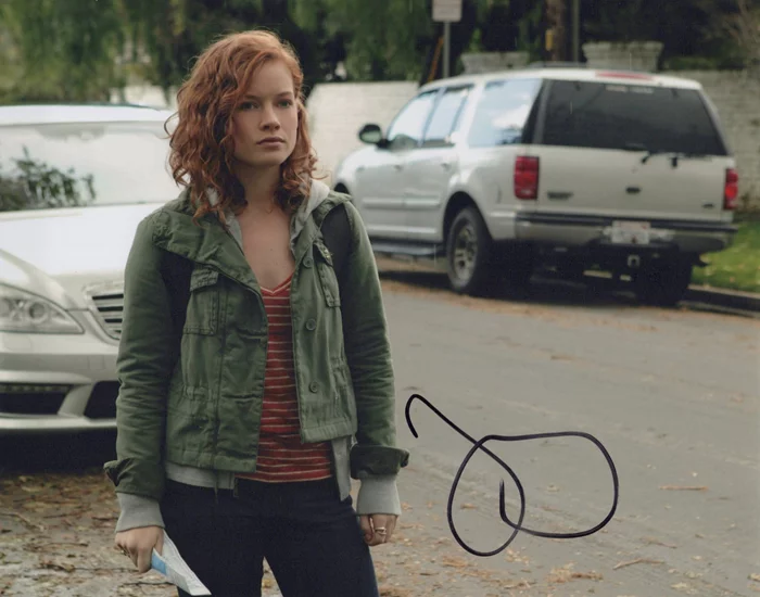 Jane Levy autograph