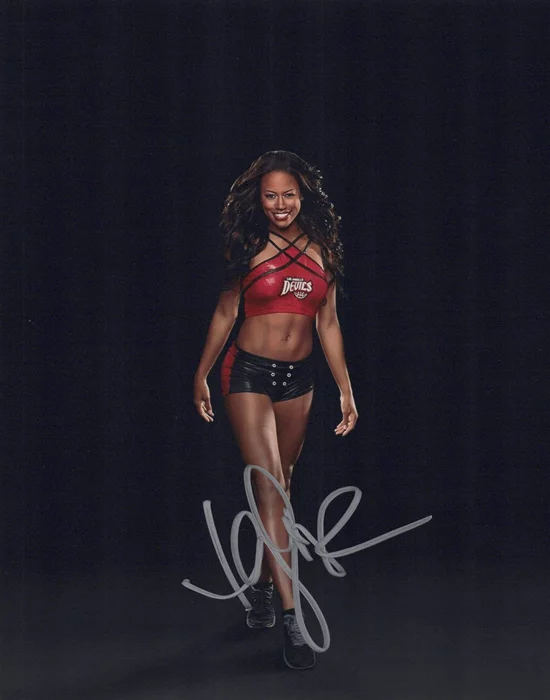 Taylour Paige autograph