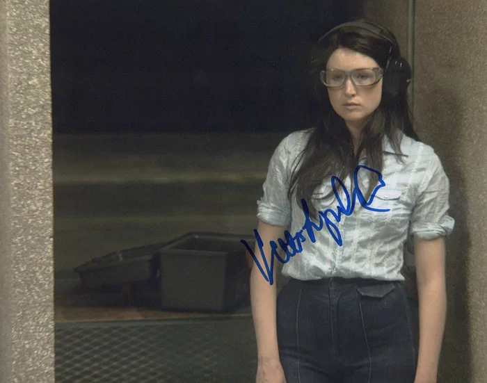 Kate Lyn Sheil autograph