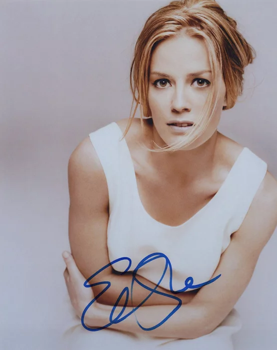Elisabeth Shue autograph