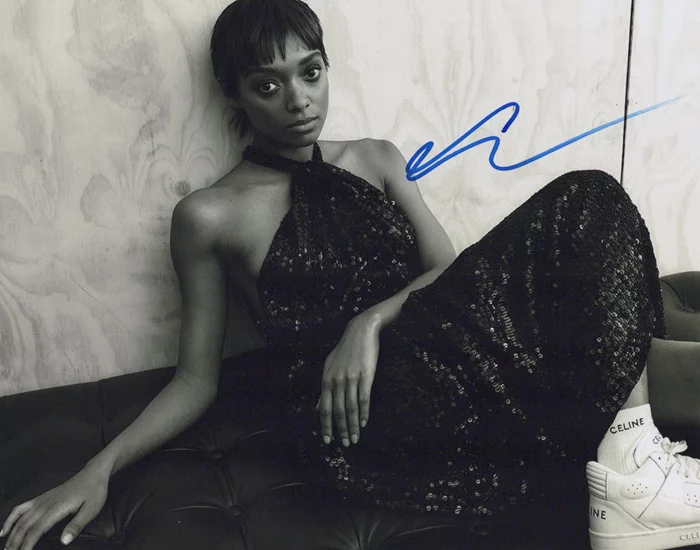 Sophie Wilde autograph