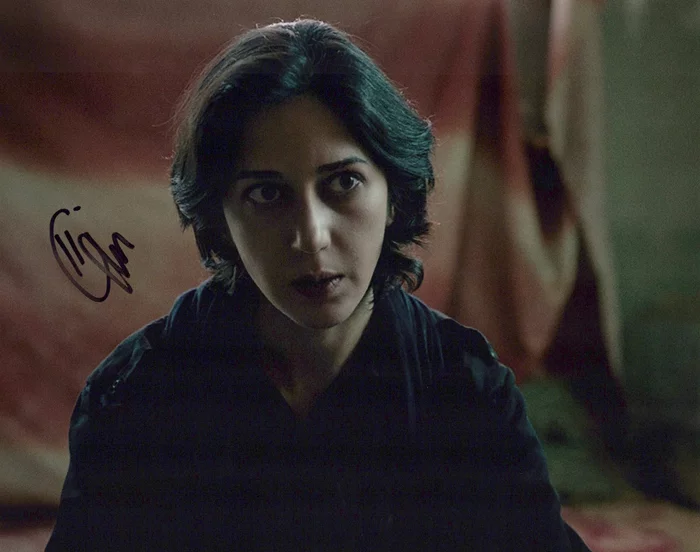 Zar Amir-Ebrahimi autograph