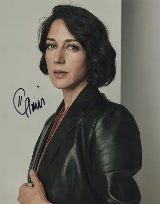 Zar Amir-Ebrahimi autograph