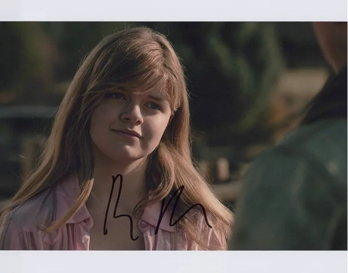 Kylie Rogers autograph