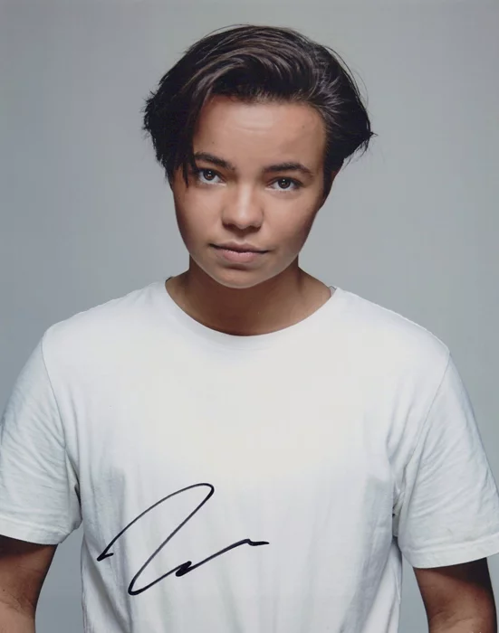 Zoe Terakes autograph