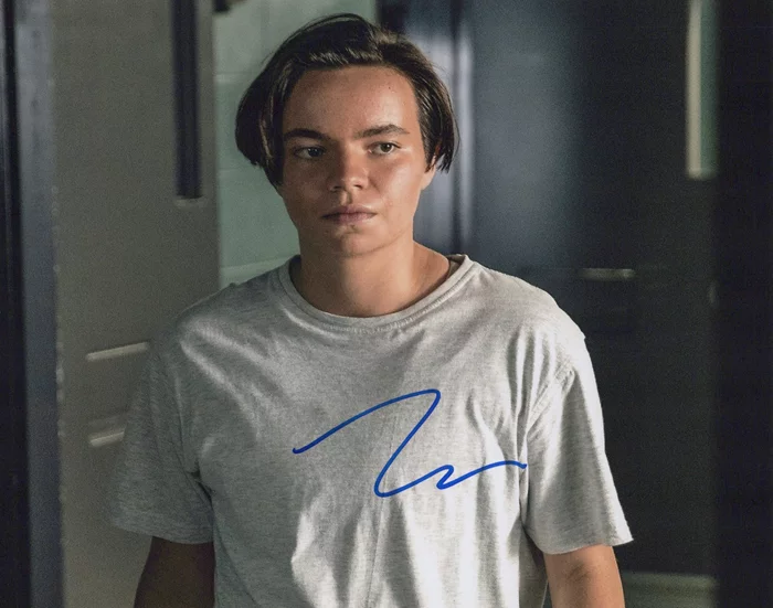 Zoe Terakes autograph