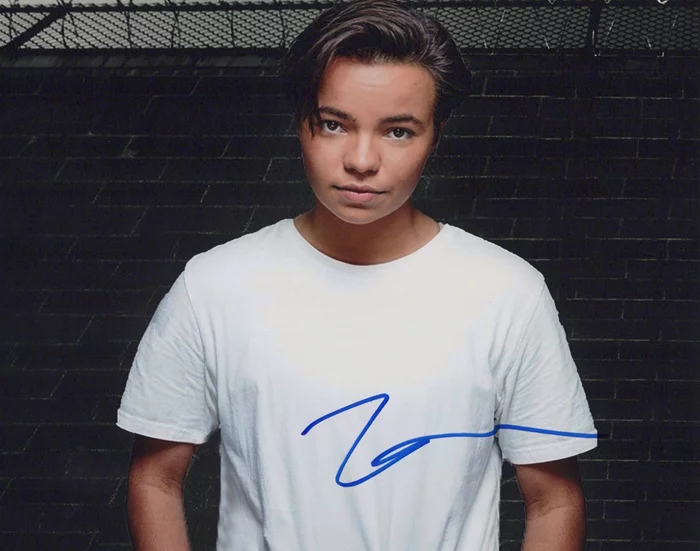 Zoe Terakes autograph