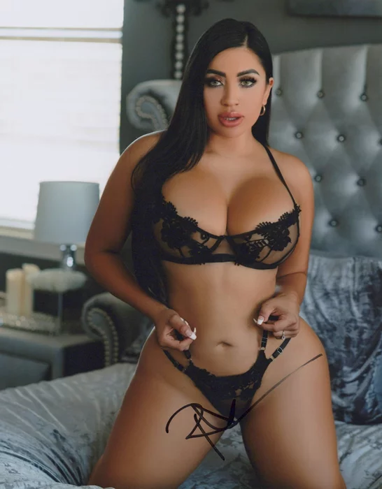 Bee Ortega autograph