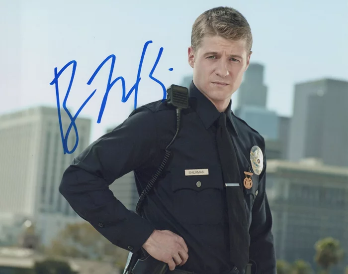 Benjamin McKenzie autograph
