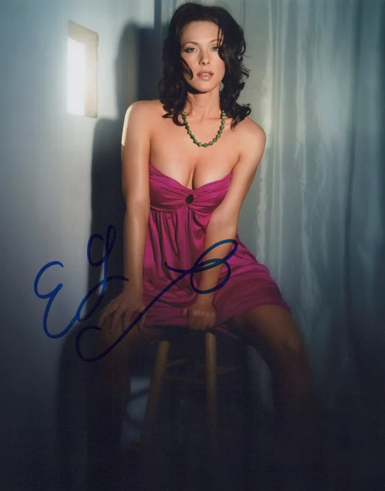 Erin Cummings autograph