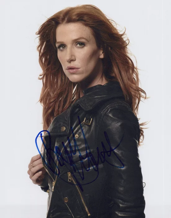 Poppy Montgomery autograph