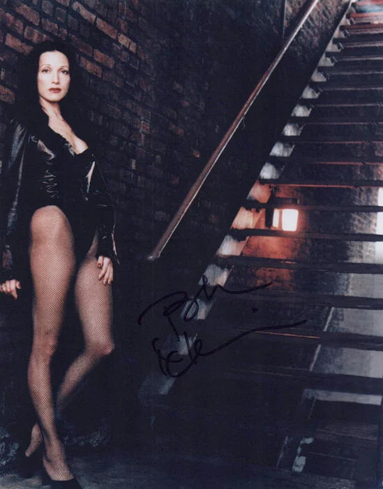 Bebe Neuwirth autograph