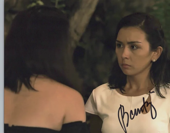 Beauty Gonzalez autograph