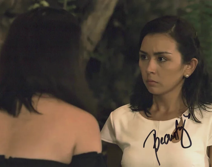 Beauty Gonzalez autograph