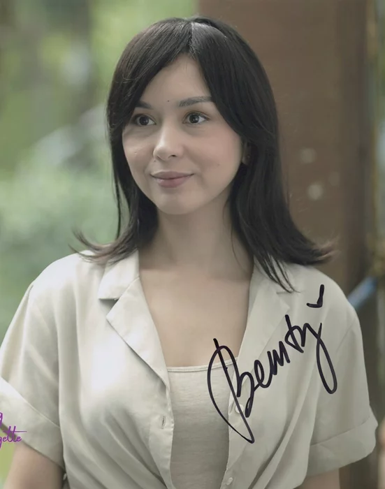 Beauty Gonzalez autograph