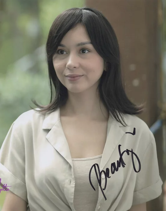 Beauty Gonzalez autograph