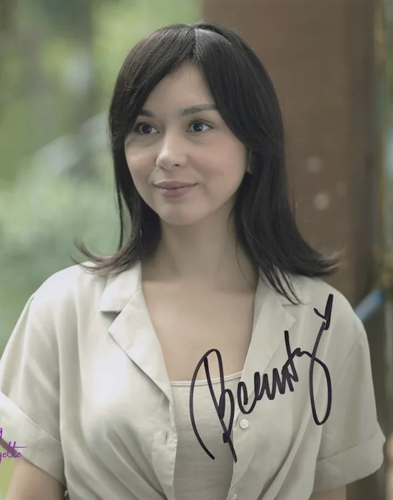Beauty Gonzalez autograph