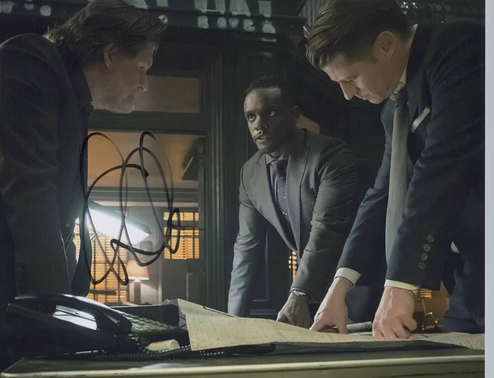 Chris Chalk autograph