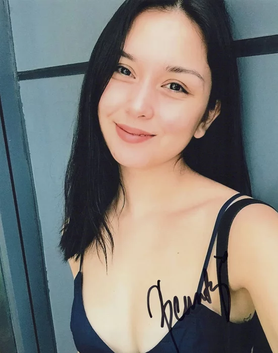 Beauty Gonzalez autograph