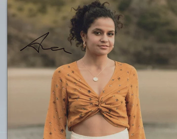 Ana Scotney autograph