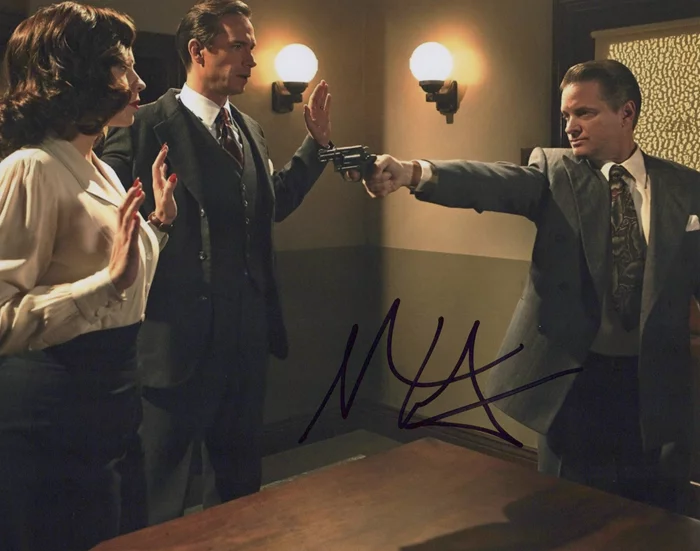 Scoot McNairy autograph