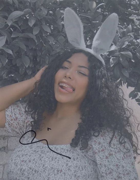 Anica Rose autograph