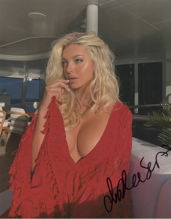 Sophie Saint autograph