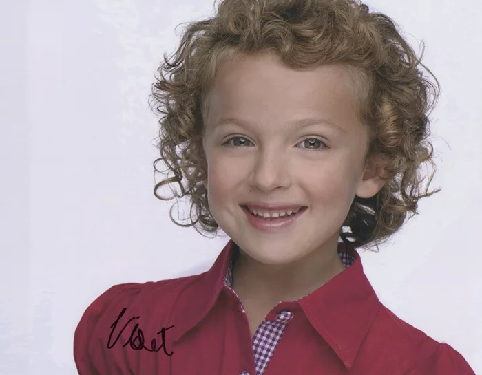 Violet Tinnirello autograph