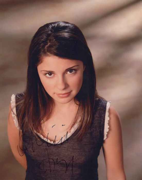 Shiri Appleby autograph