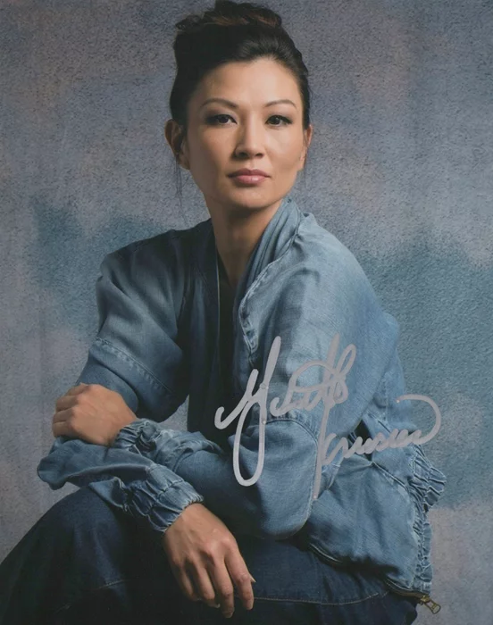 Michelle Krusiec autograph