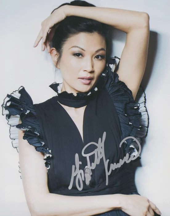 Michelle Krusiec autograph