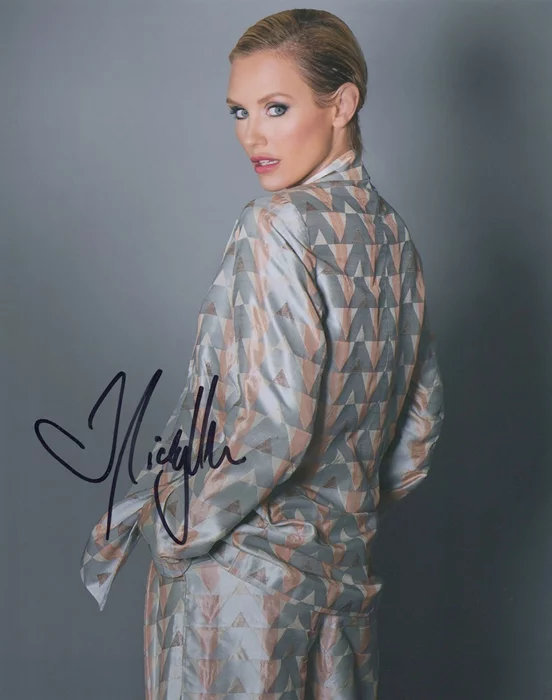 Nicky Whelan autograph