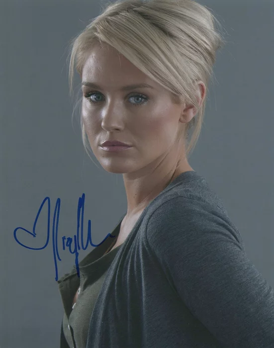 Nicky Whelan autograph